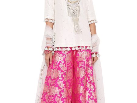 AMAYA OFF WHITE ABLA SILK EMBROIDERED KURTA WITH HOT PINK BROCADE SHARARA AND OFF WHITE DUPATTA Hot on Sale